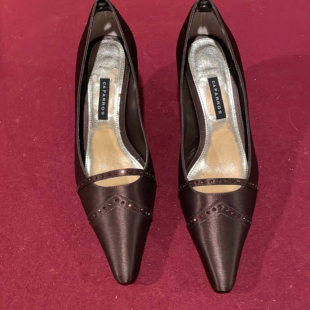 Caparros 7B Brown Jeweled 2.5 Kitten Heels Fabric